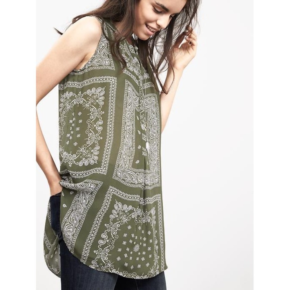 Banana Republic Womens XS Olive Green Bandana Paisley Sleeveless Blouse V-Neck